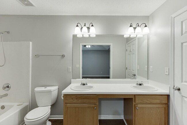 Building Photo - 2195 Oakland Spring Dr