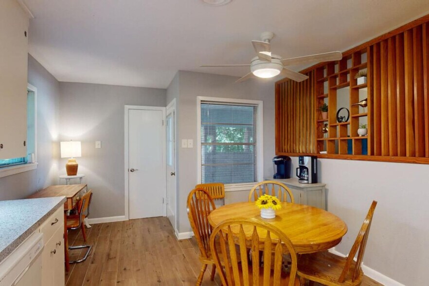 Building Photo - 118 Miller St