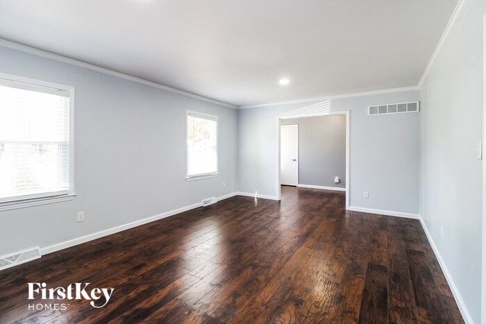 Building Photo - 2112 Pebble Dr