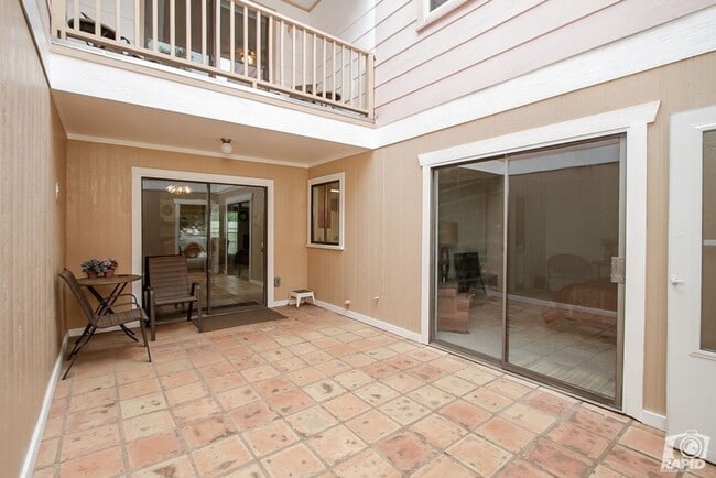 Building Photo - COMING SOON! Charming 1 Bed/1 Bath Duplex!!!