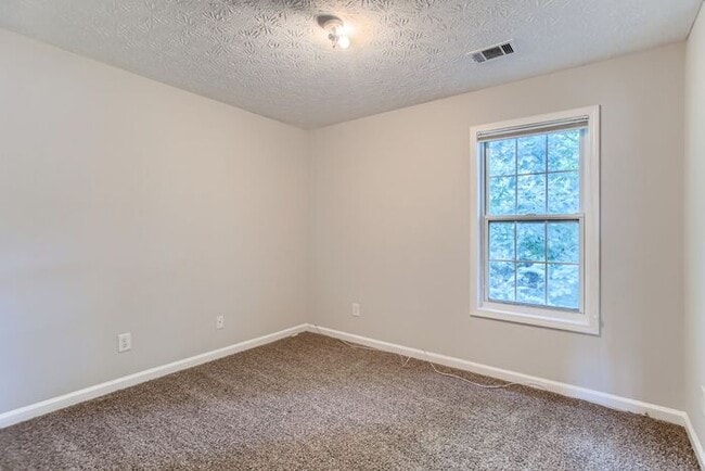 Building Photo - 5487 Walnut Ln