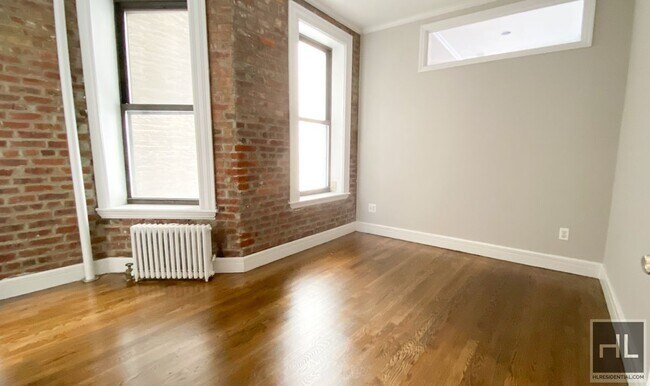 Building Photo - RENOVATED 3 BED IN GRAMERCY!