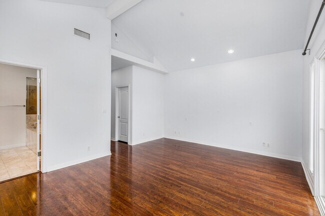 Building Photo - 1720 Carlson Ln