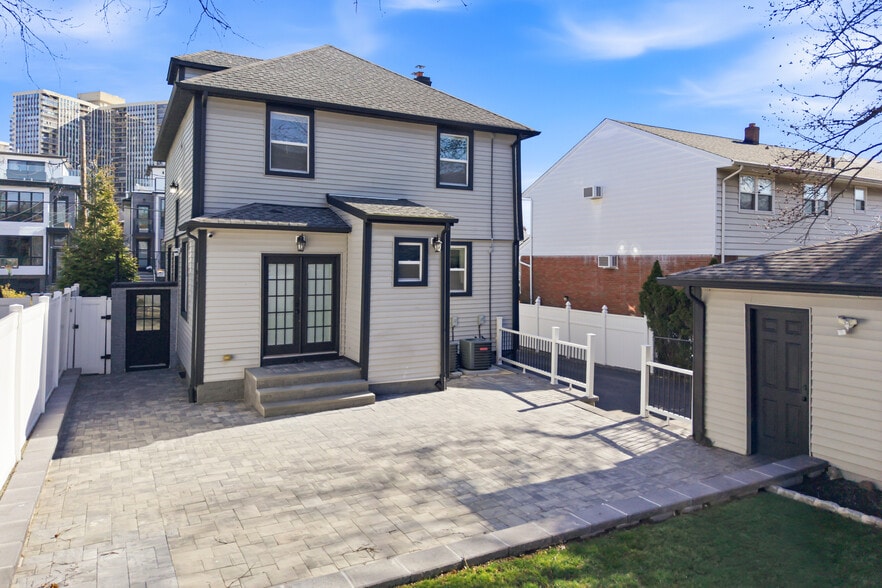 Building Photo - 54 Lawton Ave