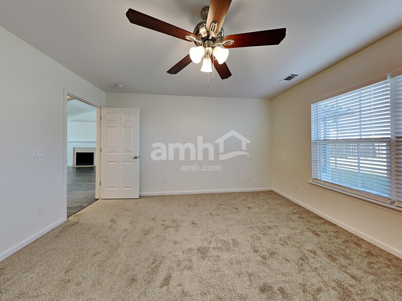 Building Photo - 163 Willow Point Cir