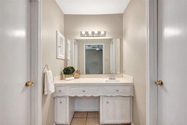 Building Photo - 847 Carlingford Ln