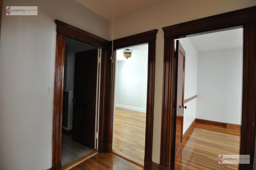 Building Photo - 202 Calumet St