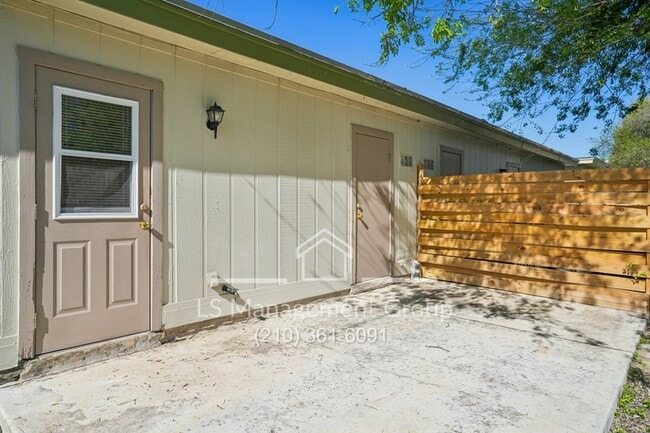 Building Photo - 6607 Cherryleaf St