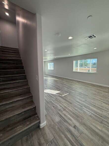 Building Photo - 1660 Ascent Pl