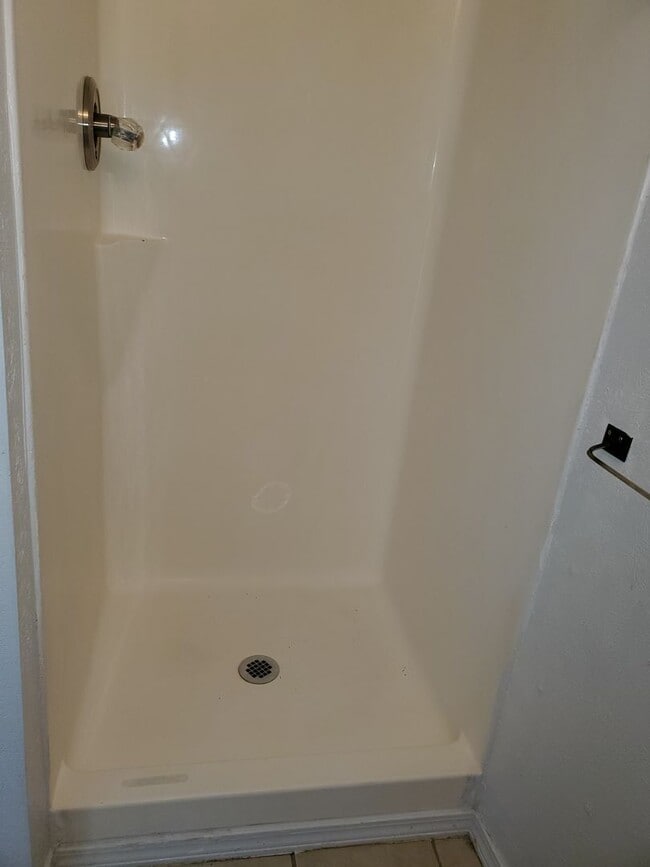 Building Photo - 2bed 2bath House