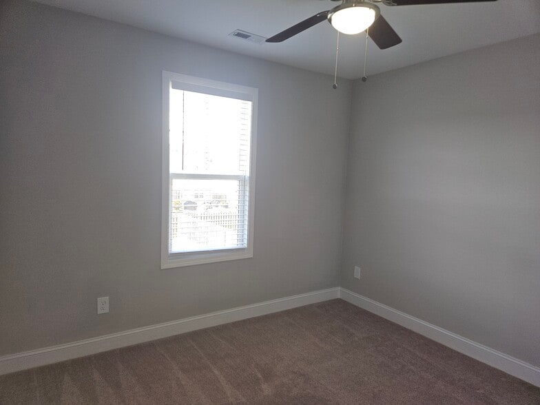 Building Photo - 2123 Blue Bonnet Cir