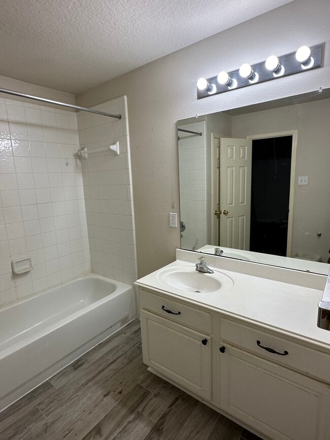 Bath 1 off Master - 4910 Kalithea Ct