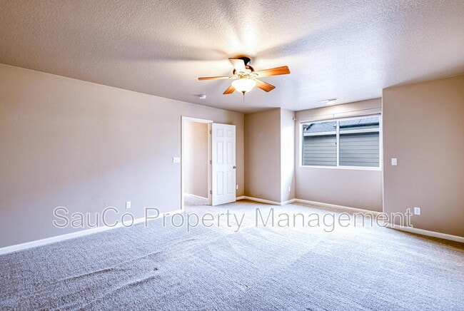 Building Photo - 3722 SE Oakleaf St