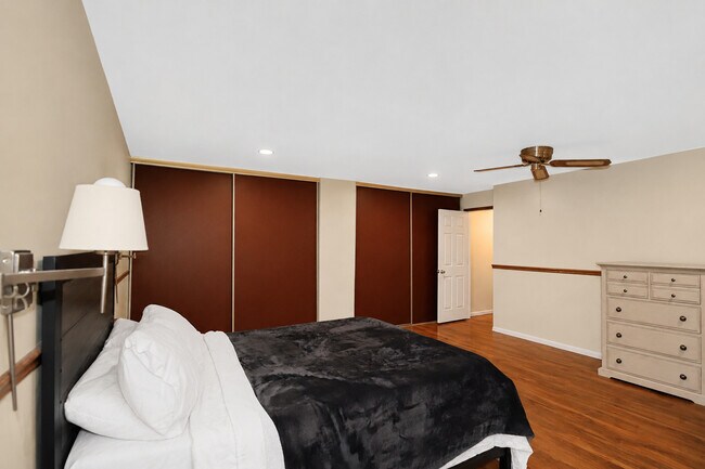 Building Photo - 982 Valleyview Dr