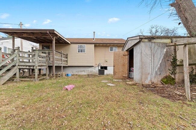 Building Photo - Accepting Section 8! Comfortable 3 bedroom...