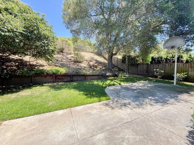Building Photo - Castro Valley Home in Columbia