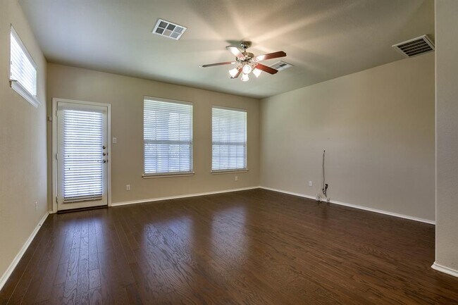 Building Photo - 3101 Davis Ln
