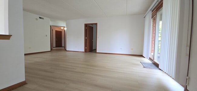 Building Photo - 6430 W Berteau Ave