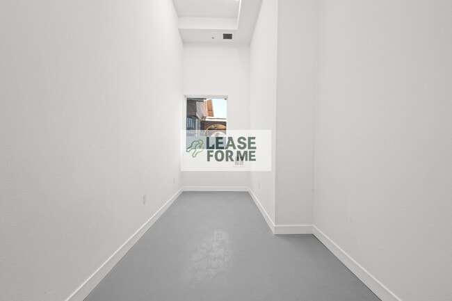 Building Photo - 4348 Woodlawn Ave