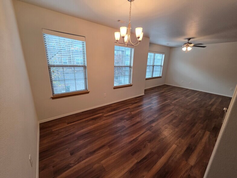 Building Photo - 268 S Rolling Woods Way