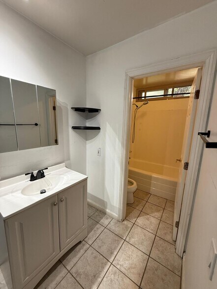 Building Photo - 4012 Valeta Street