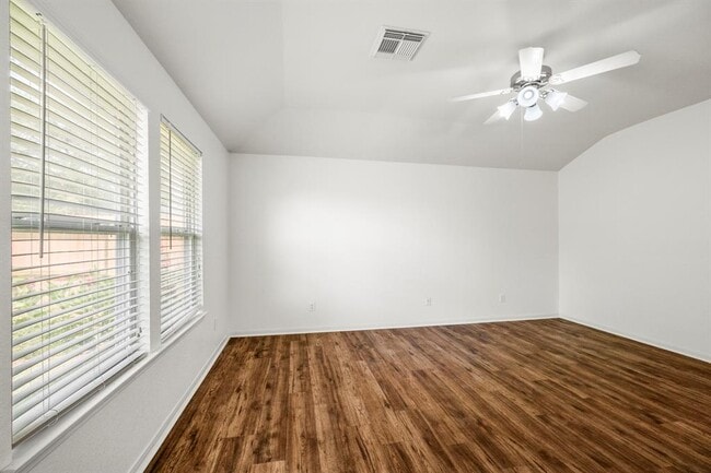 Building Photo - 3211 Falcon Trail Dr