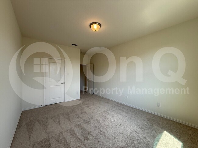 Building Photo - 1165 Clearwater Dr