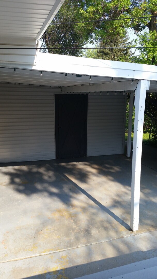 Building Photo - WEST END CHARMER! PERFECT HOME FOR ENTERTA...