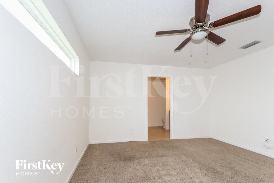 Building Photo - 1682 SW Crawford Ave