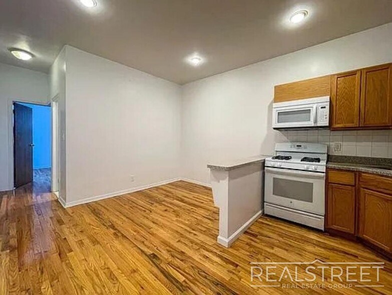 Building Photo - Stunning 2BR Apartment in Carroll Gardens