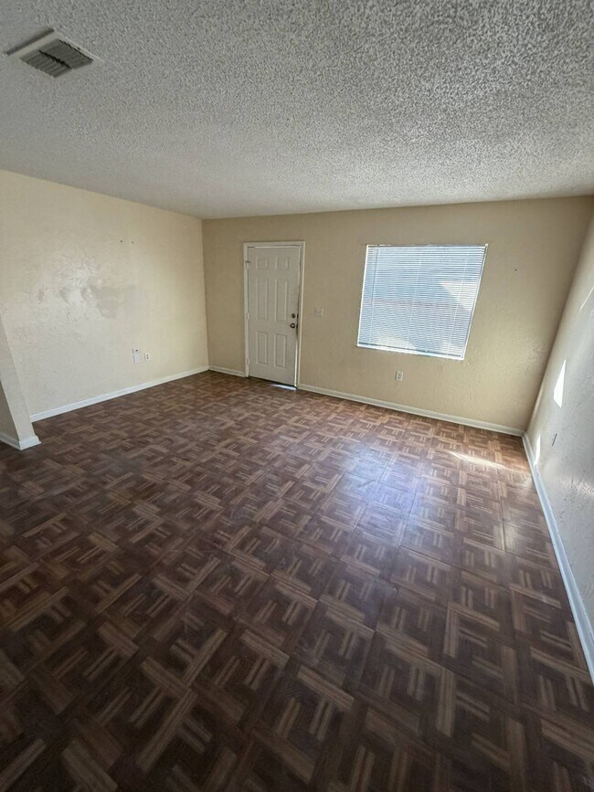 Building Photo - 320 Blanco Ct