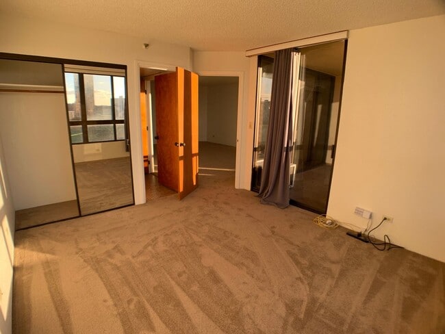 Building Photo - Honolulu (Salt Lake) - Plaza Landmark - 1 bedrooms with washer/dryer and 1 parking