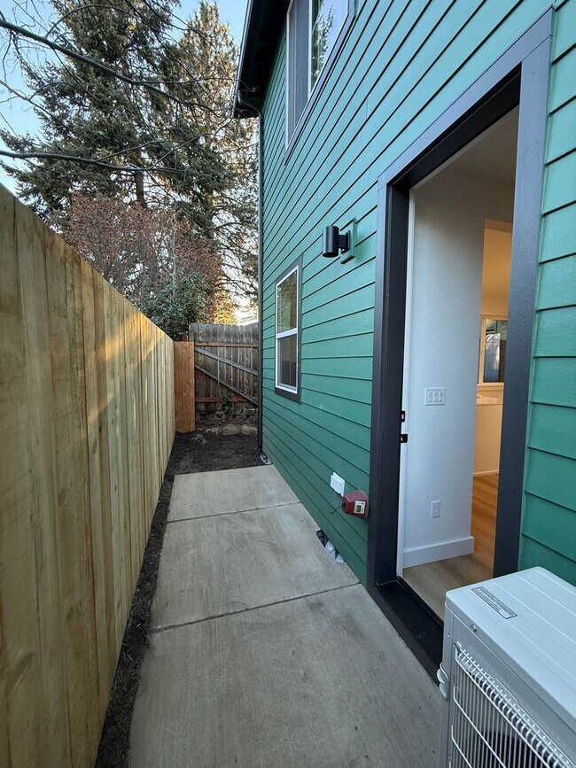 Building Photo - Brand New Modern 2 Bed/ 1 Bath Triplex - Near Old Mill District