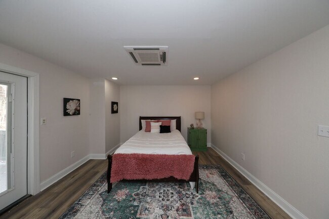 Building Photo - Luxury Kingsmill Treehouse Retreat | 7BR Custom Home with Private Suite