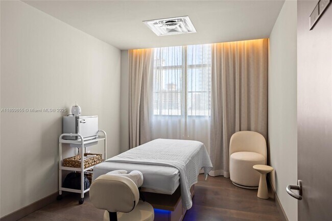 Building Photo - 159 NE 6th St