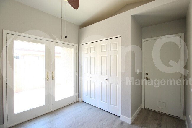 Building Photo - 15845 N 51st St
