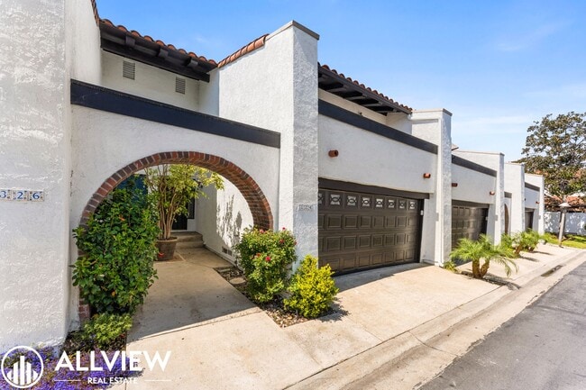 Building Photo - Coastal San Clemente Townhome with Brand New Flooring – Steps to the Beach!