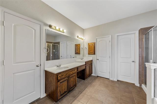 Building Photo - 2000 Templegate Dr