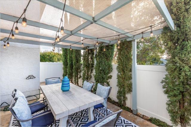 Building Photo - 1640 Maple Dr