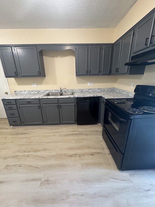 Building Photo - Remodeled upstairs apartment.