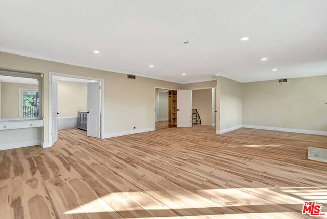 Building Photo - 16608 Park Ln Cir