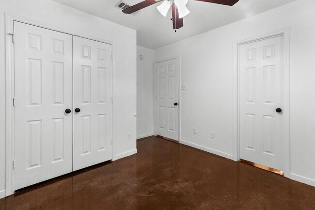 Building Photo - 1615 Libby Ln