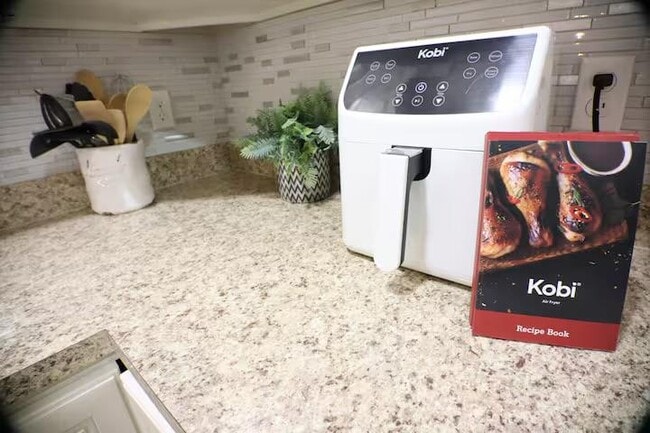 Building Photo - 826 N Lincoln Ave