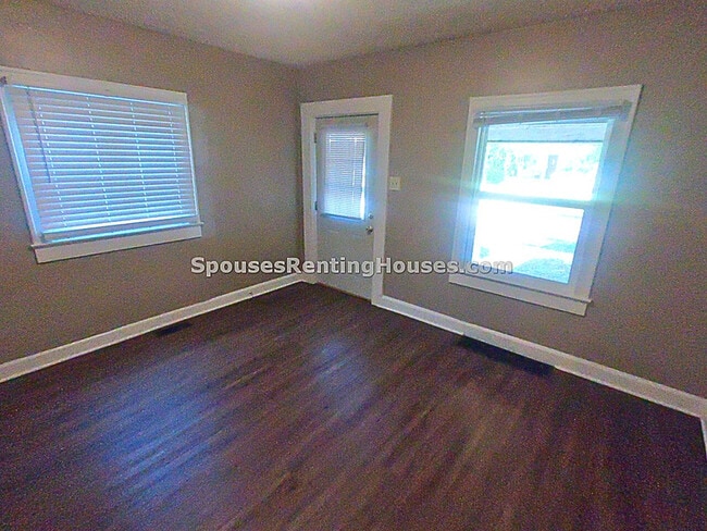 Building Photo - 530 N Chester Ave