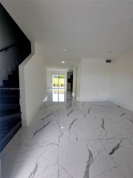 Primary Photo - 5913 SW 36th Ct