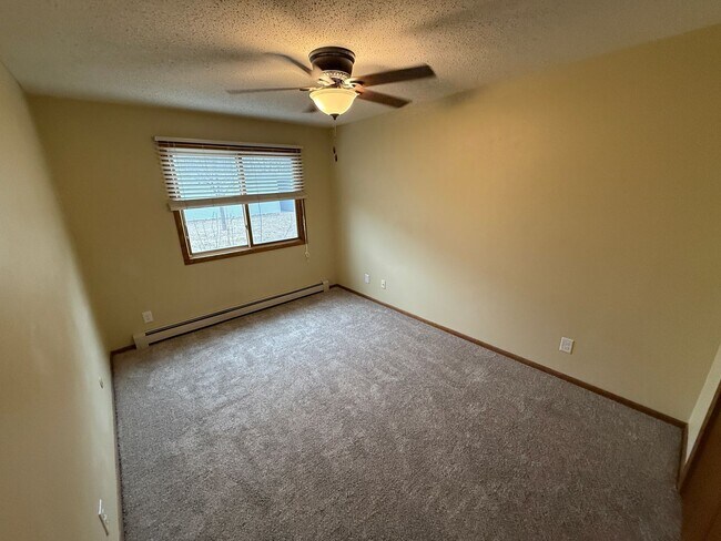 Building Photo - Charming 2-Bedroom, 1-Bath with Garage