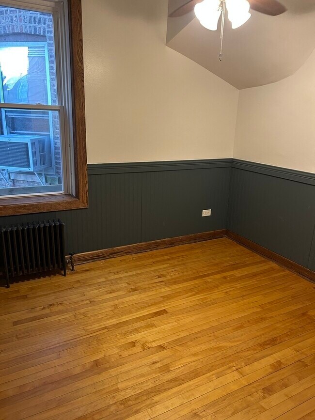 Building Photo - 2520 N Talman Ave