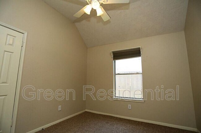 Building Photo - 1718 Calmar Dr