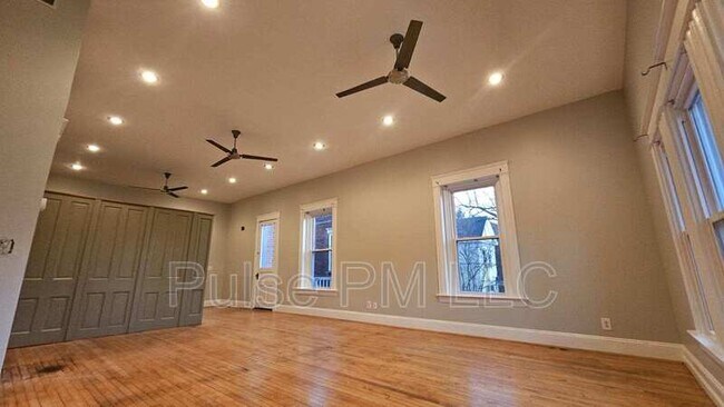 Building Photo - 1604 Greenup St