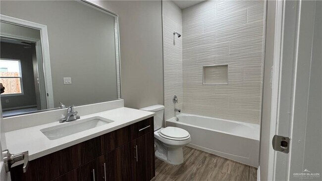 Building Photo - 17 N 43rd St